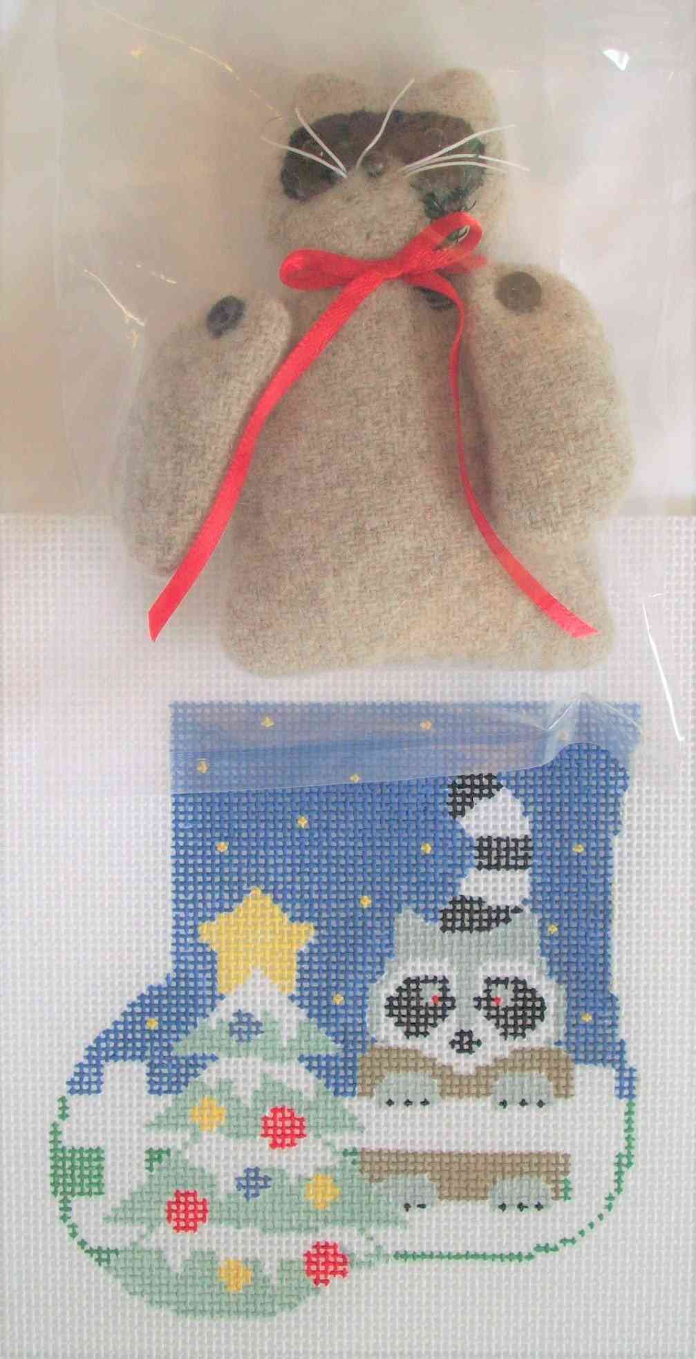 Mini-sock with Insert - Curious about Christmas with Raccoon